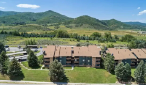 New! Remodeled Ski & Hiking Retreat - 5 min from resort!