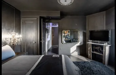 Unique & Chic Apartment with Spectacular Outside Living Room