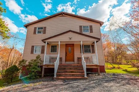 Cheerful 6 bedroom in the heart of Poconos