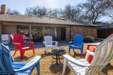 Peaceful 3BR Home Cowboy Stdm, Globe Life, Airport