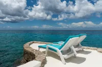 Tranquil Oceanfront 1BR Condo, Northshore,  Cozy place on the Caribbean.