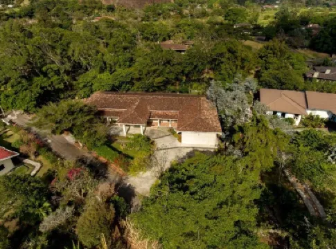 Boquete Luxury: Chic & Serene Home, Walk to Town & Amenities Hotel a 