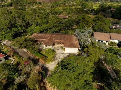 Boquete Luxury: Chic & Serene Home, Walk to Town & Amenities Hotel a 