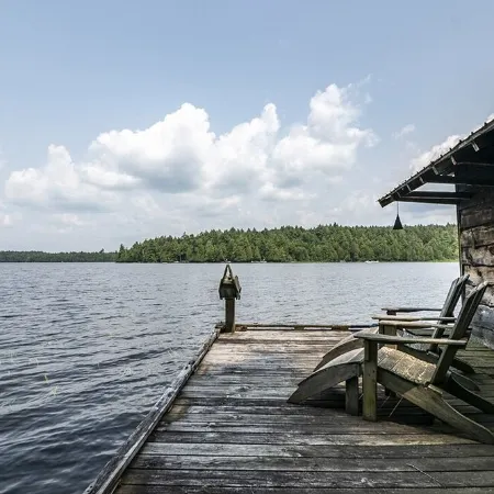 Luxury Cabin on the Lake & In The Trees