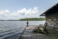 Luxury Cabin on the Lake & In The Trees