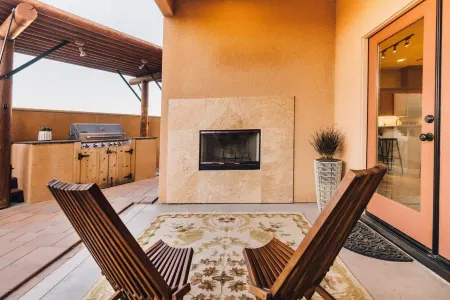 Amazing Desert Retreat + Cowboy tub + Indoor Spa