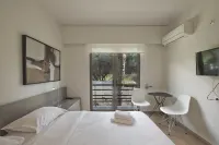 Sea Breeze Spacious Apt near Vouliagmeni Beach