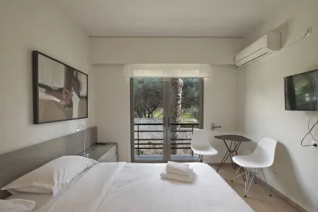 Sea Breeze Spacious Apt near Vouliagmeni Beach Отели в г. Вари-Вула-Вулјагмени