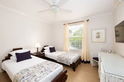 Jamaica Time - Driftwood - SeaPalms - 3BR/3BA Condo Ocho Rios - Beach Front/Pool Hotel a 