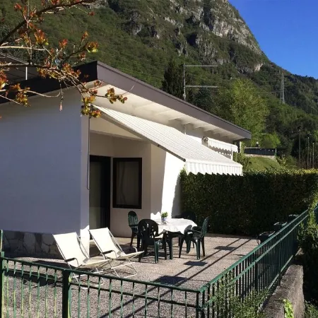 Directly on the lake with terrace