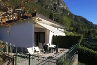Directly on the lake with terrace