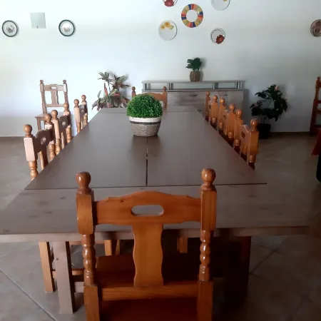 Spacious villa with large garden & private pool-quiet area near Quinta do Lago Отели рядом с достопримечательностью «Vale do lobo»