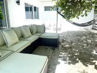 Four Shells - Your Home Away From Home on Paradise Island Hotel a Paradise Island