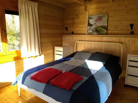 Chalet Kwikstaart on small-scale nature campsite 't Ol Gat Отели в г. Zoutkamp