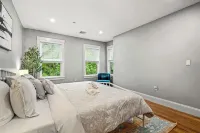 3-bedroom apartment in charming Boston/ Near Train Hotels near T-Mobile