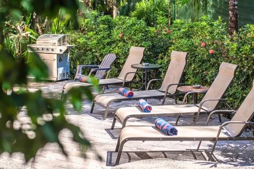 Steps from the beach ! Stunning Villa w/ concierge, butler, doorman.