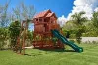 Luxury Villa - 4 Bedroom Waterfront Property