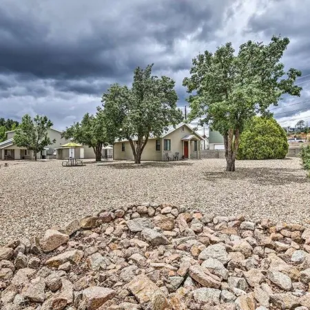 White Spar Cottages Near Whiskey Row, Prescott Courthouse. Large Parking Area.