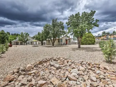 White Spar Cottages Near Whiskey Row, Prescott Courthouse. Large Parking Area. 야바파이 칼리지 프레스컷 캠퍼스 주변 호텔