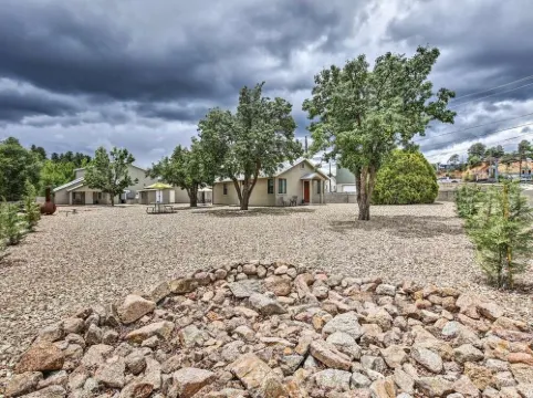 White Spar Cottages Near Whiskey Row, Prescott Courthouse. Large Parking Area.