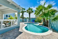 Palm trees, Private pool, Minutes from fabulous beaches.
