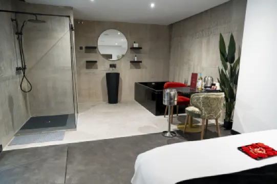 Mad Rooms Hotels near Tour Bernabéu