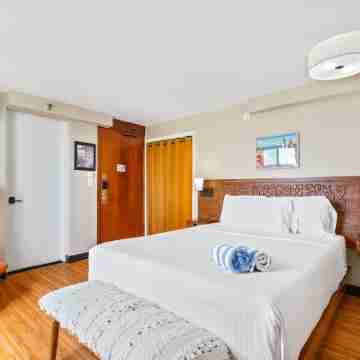 Gorgeous 12th floor central Waikiki Ocean View Studio Suite Rooms