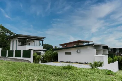 Cozy private studio with WiFi, AC, jacuzzi, volcano views, 8min drive to Fortuna
