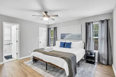 Charming & Modern Home / Prime Location / Sleeps 8