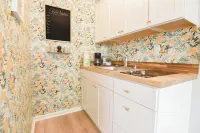 Charlotte tiny home getaway 5 min to lake Wylie 20 minutes to downtown Charlotte