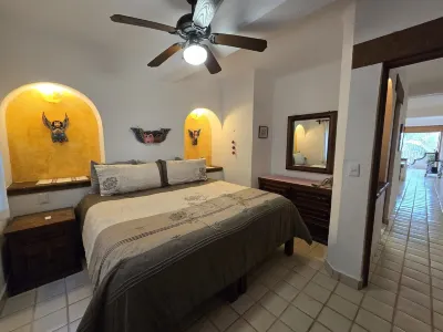 Authentic Mexican charm steps from the beach in the heart of the romantic zone. Các khách sạn ở 