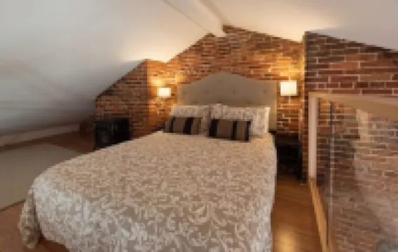 Historic Apartment Downtown Kingston