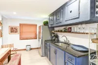 Suite 4: Outpost · Gorgeous Farm Carriage House Loft