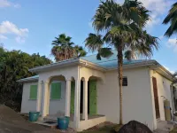 Comfortable villa, swimming pool, tropical garden, near beach st Anne, 8 pers