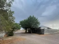 Dickson Casita - Private Guesthouse in Marfa, Texas โรงแรมในมาร์ตา