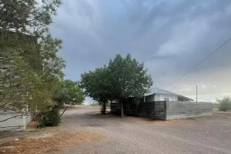 Dickson Casita - Private Guesthouse in Marfa, Texas