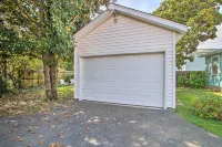 Cottage w/ Yard, Walk to Historic Attractions - Wifi