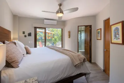 Amapas Gem! Minutes walk to Zona Romantica! Pool and 2-3 minute walk to beach! Hotels in 