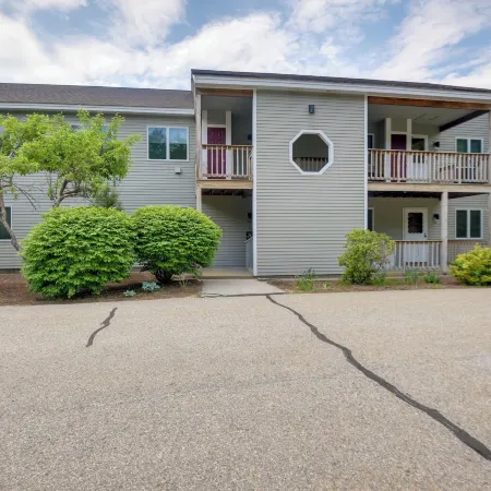 Newly Renovated Bartlett Condo w/ Mountain Views!