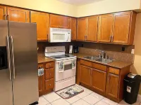 Lovely 2 Bedroom Condo With *Free Parking and WiFi*