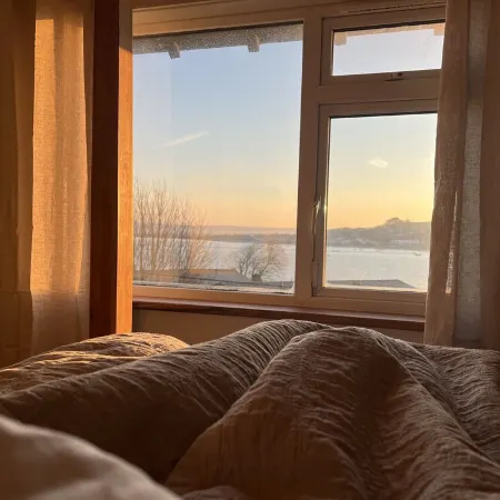 * Fisherman’s Cottage * with panoramic river views
