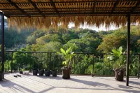 Casa Esperanza - parking