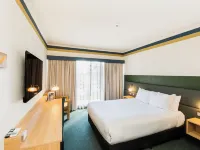 Statesman Hotel Hotels in Phillip