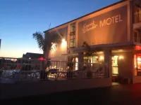 Fenwick Islander Motel Отели в г. 