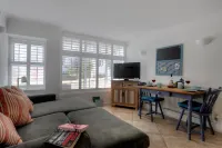 Waterloo Place Hotels in Bridport