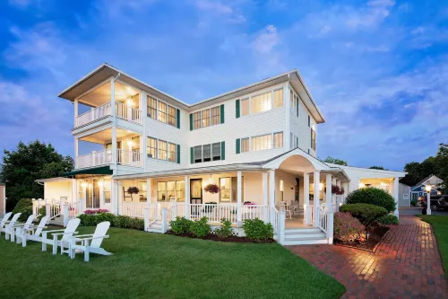 Inn at Harbor Hill Marina Hotels in Waterford