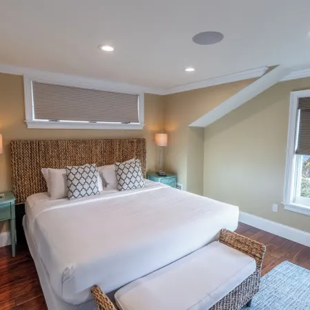 The Newport Lofts - 546 Thames Street