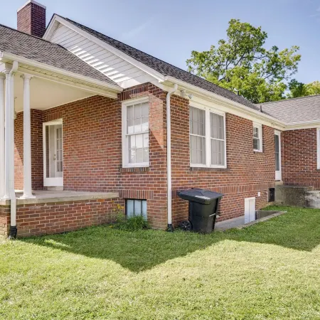 Charming Tullahoma Stay w/ Great Walkable Location