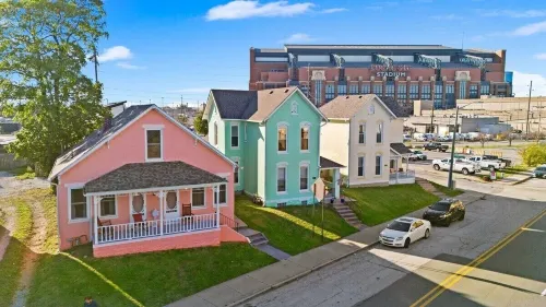 Indy Stadium Villa 702