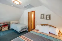 Spacious Cabin Sleeps up to 12 - Sky High #86